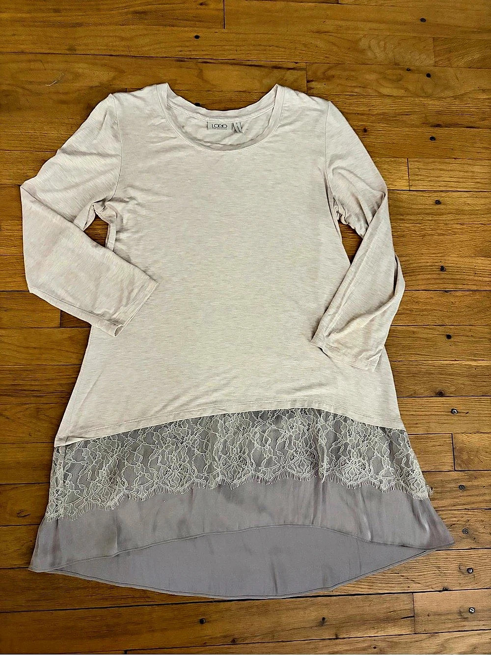 Long Sleeve Lace Hem Tunic in Gray Size Small